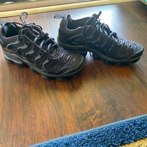 🖤 Nike Vapormax plus. 7.5y Black. Good condition. Same day shipping.